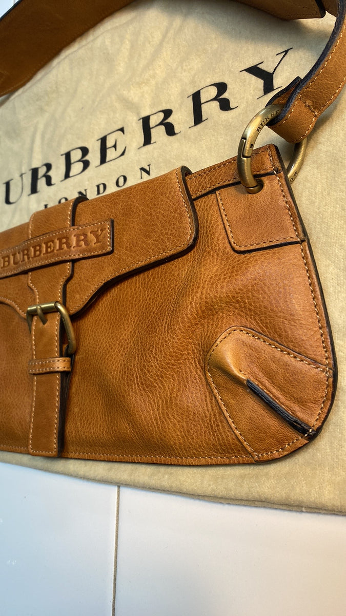 Burberry London Grained Leather Shoulder Bag In Carme – Olivia's