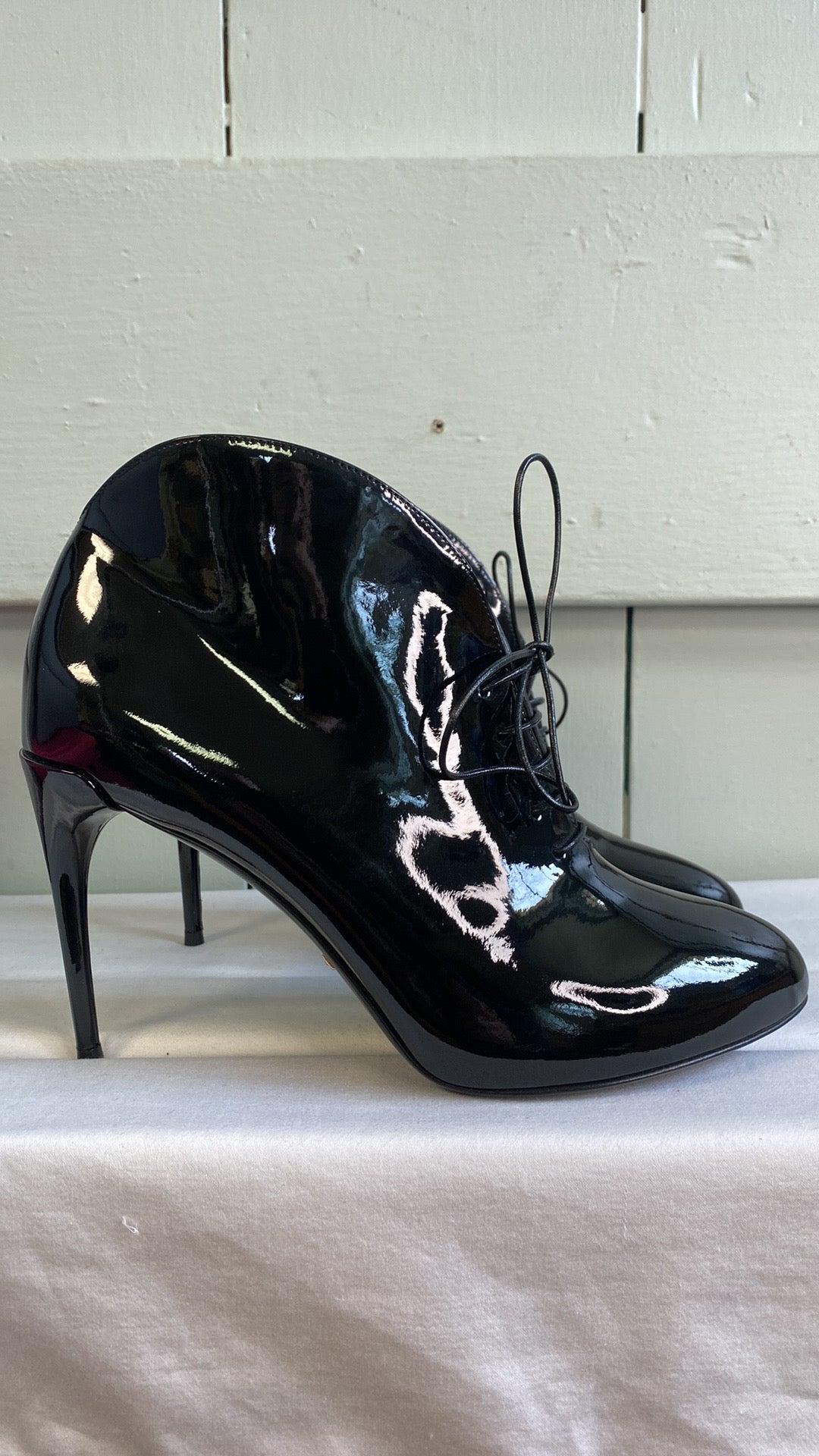 Gucci Kim Lace-Up Patent Leather Booties In Black