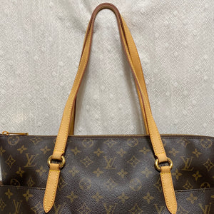 Louis Vuitton V MM Monogram Canvas Tote Shoulder Bag